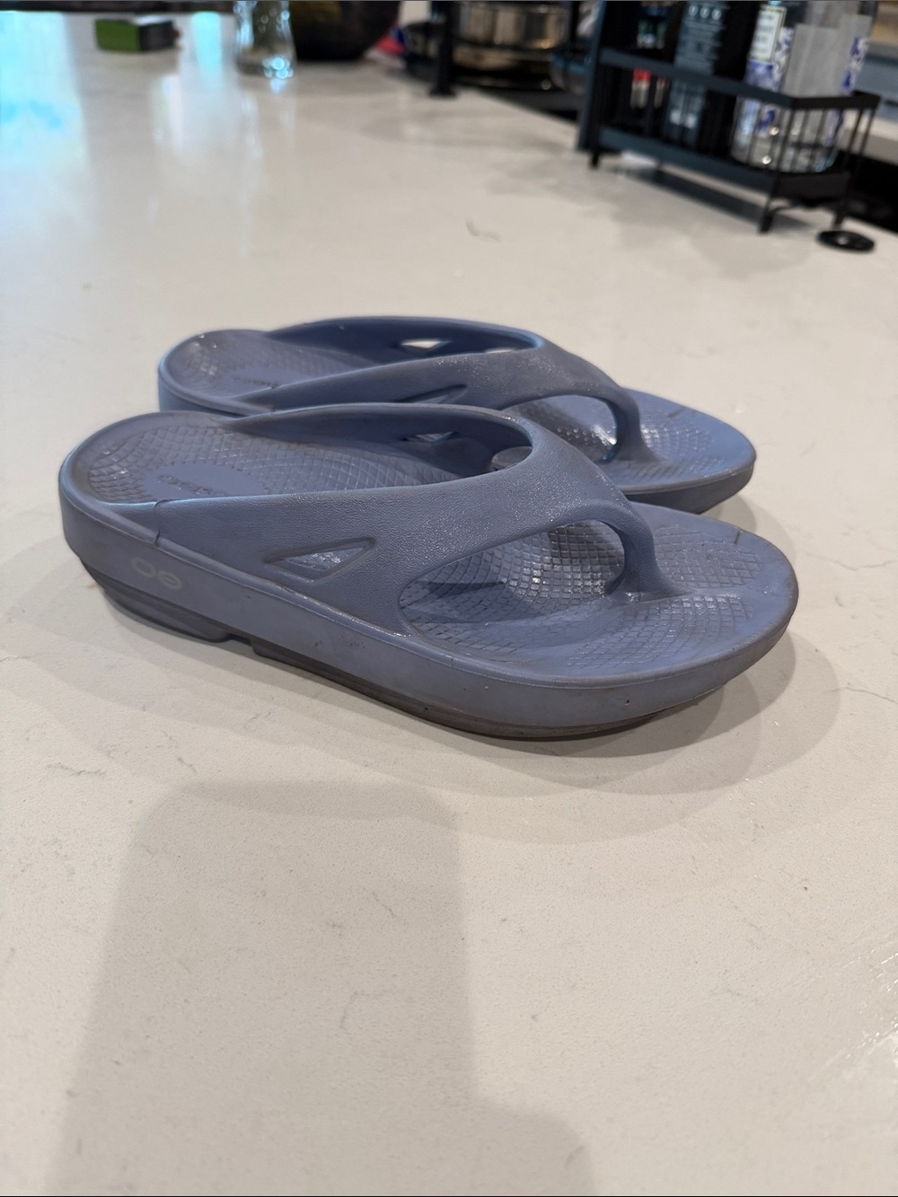 OOFOS Kids Flip Flops in Slate Blue